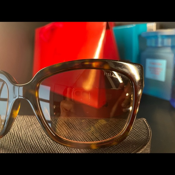 Prada sunglasses - Picture 2 of 5